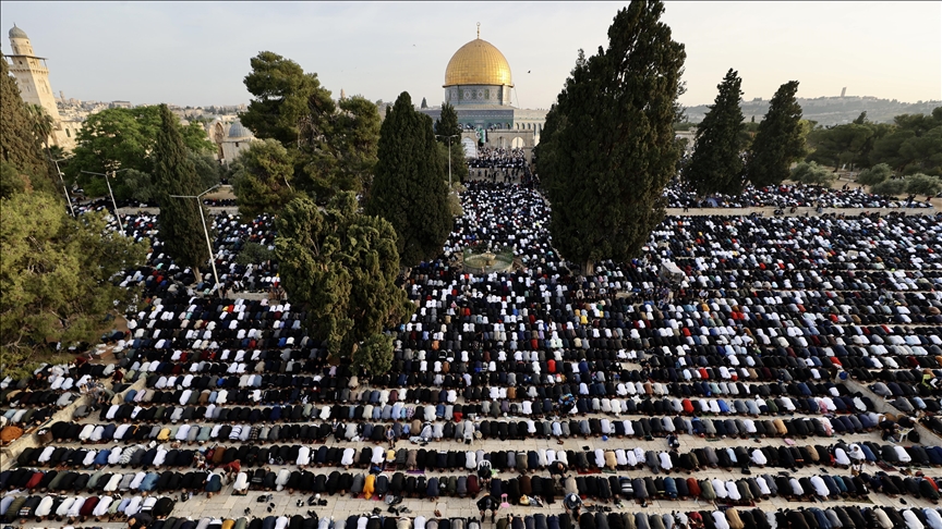 داخل المسجد الأقصى.. عشرات الآلاف يؤدُّون صلاة عيد الفطر 2024 
 منذ 6 دقائق