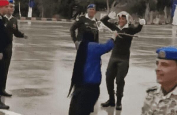 ما حقيقة وفاة عسكري ظهر محتفلاً قبل أيام بمناسبة تخرجه؟