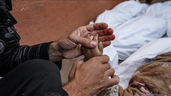إستشهاد 12 فلسطينيا بغارات الاحتلال على مركز إيواء ومنزل في غزة