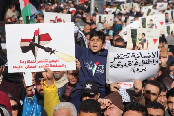 “شكراً ليمن العروبة والبطولة” .. عنوان مسيرة حاشدة من أمام الحسيني
