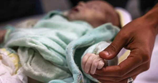تسجيل 4 وفيات بين الأطفال حديثي الولادة بسبب البرد في قطاع غزة