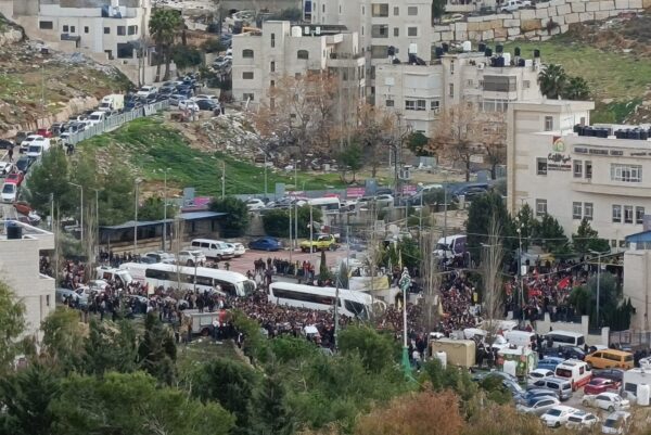 ضمن الدفعة الثالثة من المرحلة الأولى… الإفراج عن 110 أسرى من سجون الاحتلال