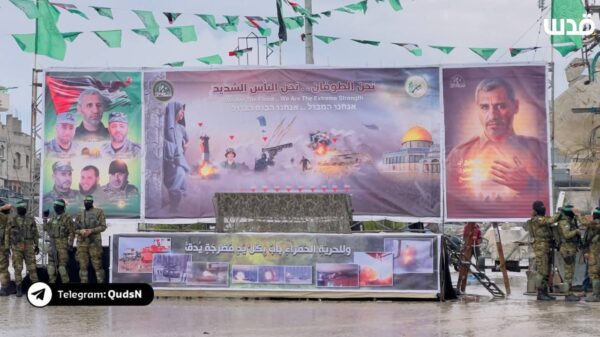 من هم قادة “القسام” الذين ظهرت صورهم في تسليم الأسرى برفح؟