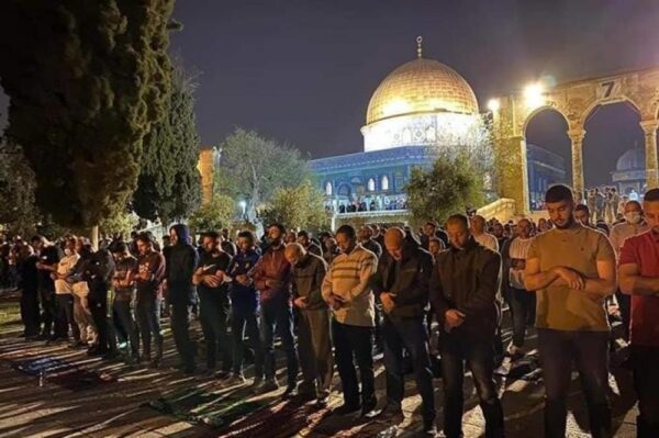 في أولى ليالي رمضان.. الآلاف يؤدون صلاة التراويح بالمسجد الأقصى