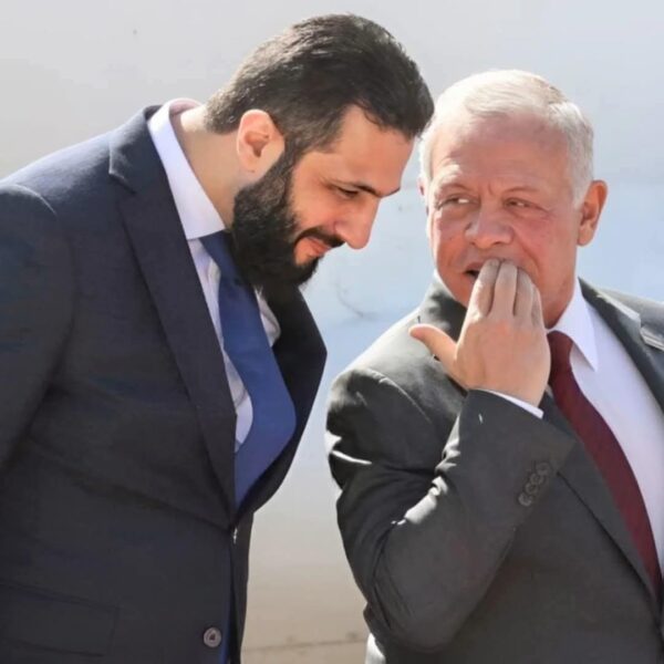 ما دلالات زيارة الشرع إلى عمّان تزامنا مع تهديدات الاحتلال لسوريا