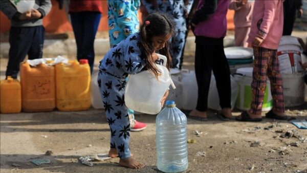 صيام وتعطيش.. نازحو غزة وصراع الحصول على قطرة ماء