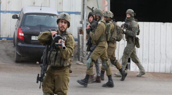 الاحتلال يقتحم سلوان ويفرض مخالفات على مركبات المقدسيين ويعتقل 16 فلسطينياً