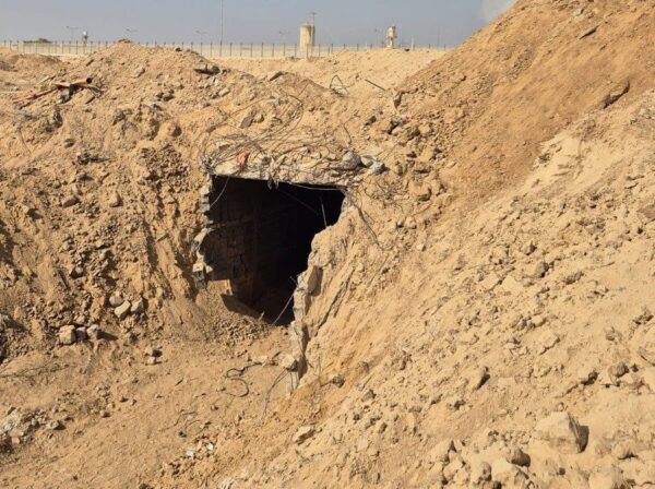 غالانت يفضح نتنياهو: نشرنا صورة لنفق غير موجود أصلاً لتأخير صفقة التبادل.. إليك القصة