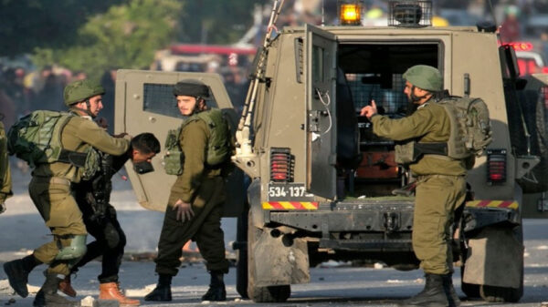 الاحتلال يعتقل 15 فلسطينياً في الضفة ويهدم بناية سكنية في كفر قاسم