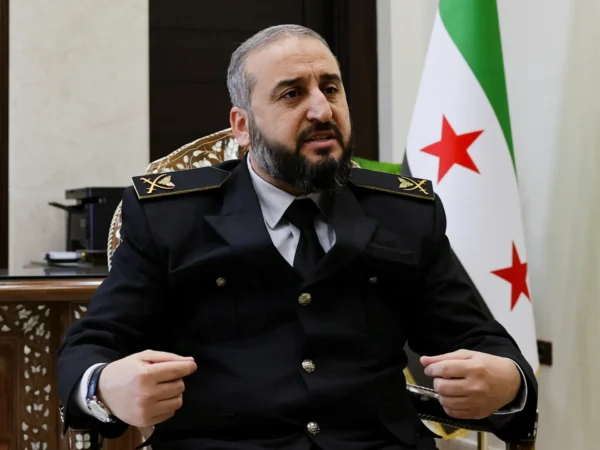بريطانيا ترفع عقوبات عن وزارة الدفاع والمخابرات السورية
