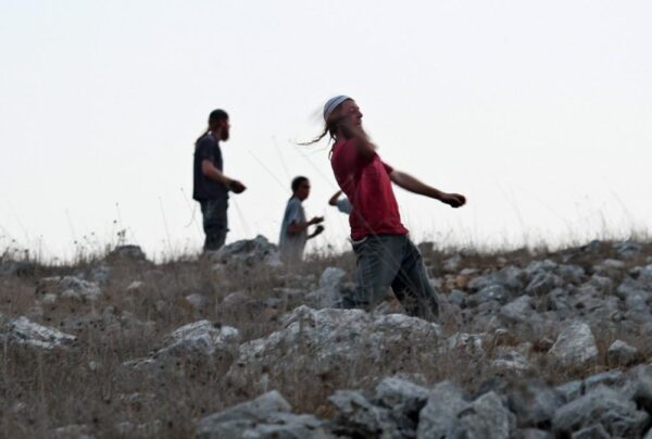 مستوطنون يعتدون على الفلسطينيين وممتلكاتهم شمال سلفيت