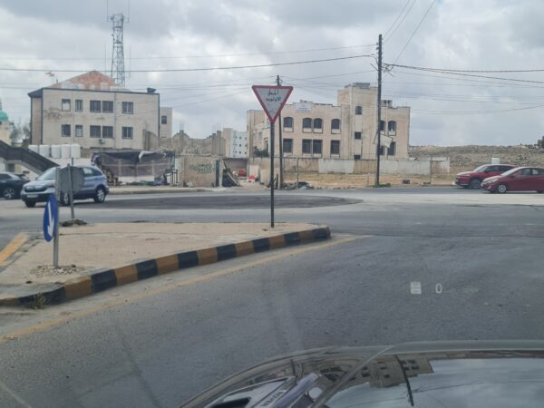 إزالة دوار الصناعة في وادي السير وتحويله إلى إشارة ضوئية