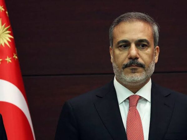 وزير خارجية تركيا يرجح تمديد وقف إطلاق النار بين أمريكا وإيران