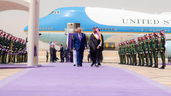 ترامب يصل إلى السعودية في جولة خليجية