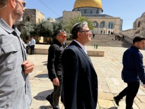 بن غفير يقتحم المسجد الأقصى