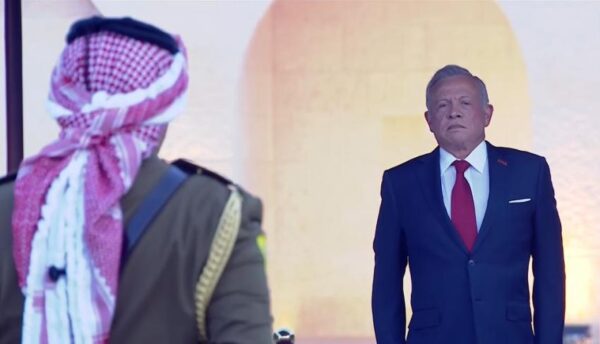 الملك يرعى الاحتفال الرسمي بعيد الاستقلال الـ79 (مباشر)