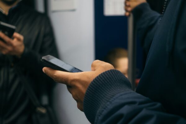 بالأرقام.. تعرف إلى الفئات السنية الأكثر والأقل استخداماً لـ”كليك”