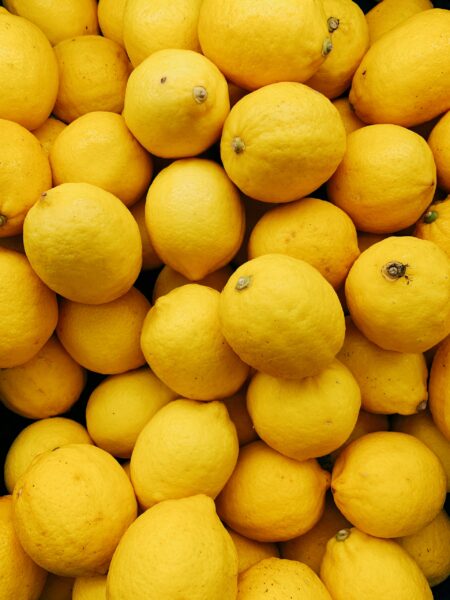 اقتربت من الدينار للكيلو.. استقرار أسعار الليمون في الأسواق