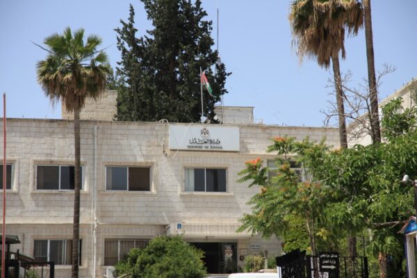 “العدل” تنفذ 605 عقوبات بديلة عن عقوبة الحبس منذ بداية العام الحالي