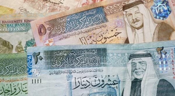 “التربية”: تحويل رواتب معلمي الإضافي اليوم