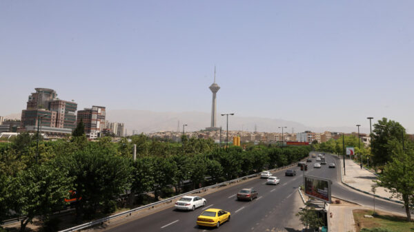 إيران تفكك خليتين لـ”الموساد” وتعتقل عميلاً حاول تسريب معلومات عسكرية