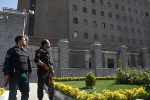 إيران