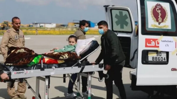 وصول 34 طفلا مع 97 من مرافقيهم للعلاج في الأردن