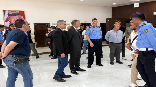 الفراية يوجه مسؤولي مركز حدود جابر إلى ضرورة العمل على تقليل فترة مكوث المسافر داخل المركز