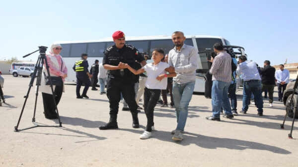 وصول الدفعة الثامنة من أطفال غزة للعلاج في الأردن