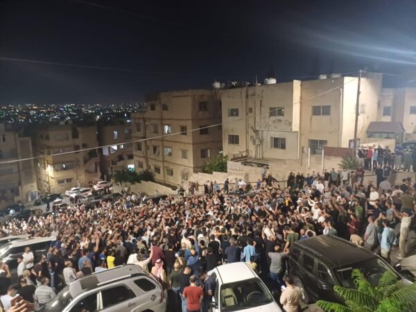 مسيرة حاشدة في حي الطفايلة دعما لغزة والمقاومة الفلسطينية (شاهد)
