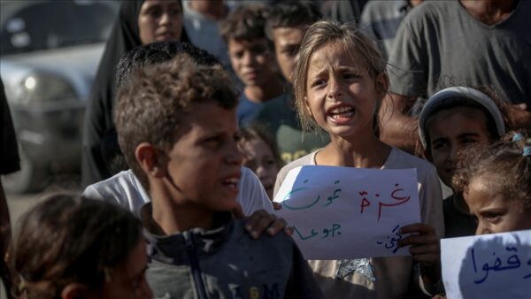 “#غزة_تموت_جوعاً”.. وسم يصرخ بوجع الجوع تحت أنقاض الحرب