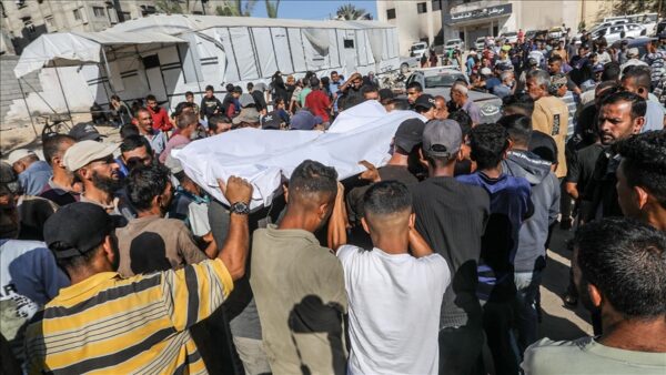 تجويع على قارعة الإبادة.. 9 شهداء وجرحى برصاص الاحتلال وغاراته في غزة