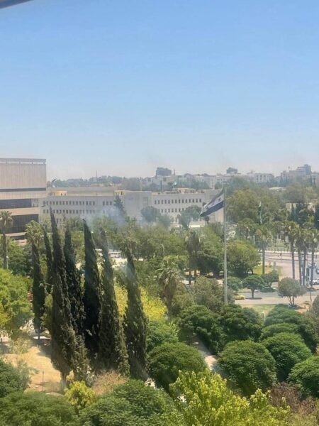 جيش الاحتلال الإسرائيلي يقصف مؤسسات مهمة في دمشق