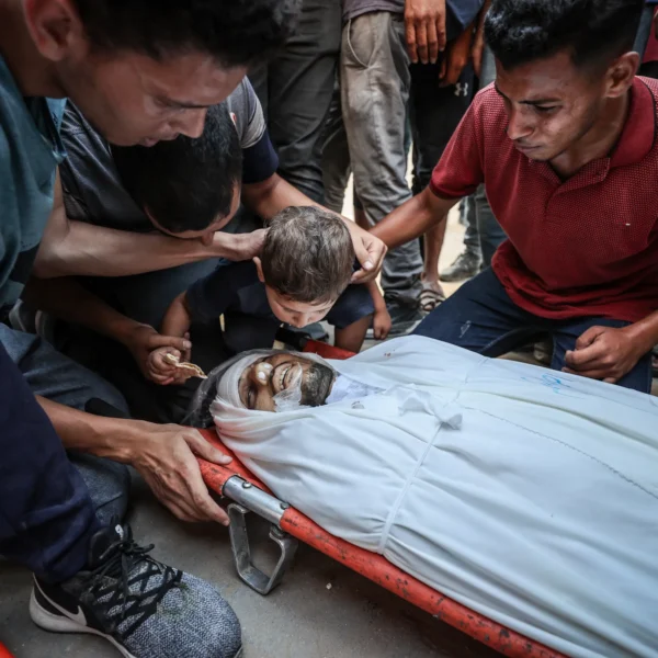 مجازر الفجر.. 42 شهيداً وجرحى برصاص الاحتلال وغاراته على غزة