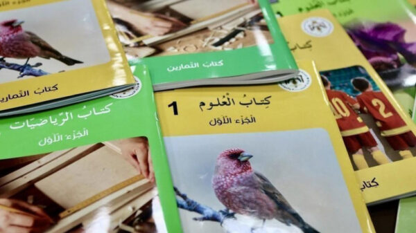 التربية: توزيع الكتب المدرسية على الطلبة الأحد