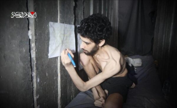 محلل عسكري إسرائيلي: يجب الموافقة على عرض القسام وتعديل أهداف الحرب