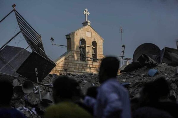 رهبان وراهبات غزة يرفضون مغادرة الكنائس والنزوح إلى جنوب القطاع