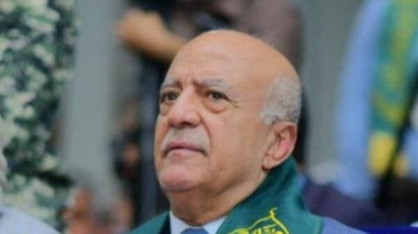 “حماس” تدين استهداف رئيس حكومة التغيير في اليمن وتنعى ضحايا الغارة