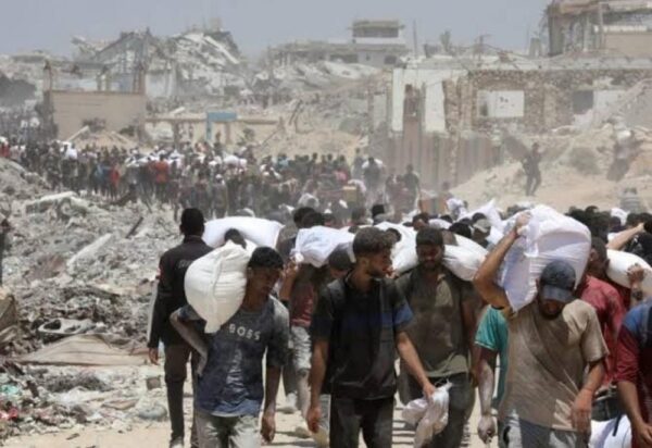 30 شهيدًا بمجزرة بحق منتظري المساعدات بقطاع غزة