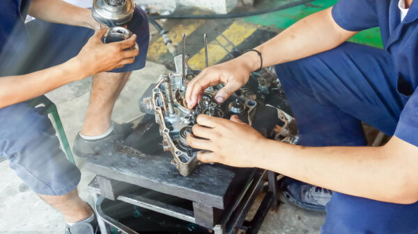 وزير العمل: بحث إنشاء معاهد تدريب مهني وفرع إنتاجي في مناطق معان