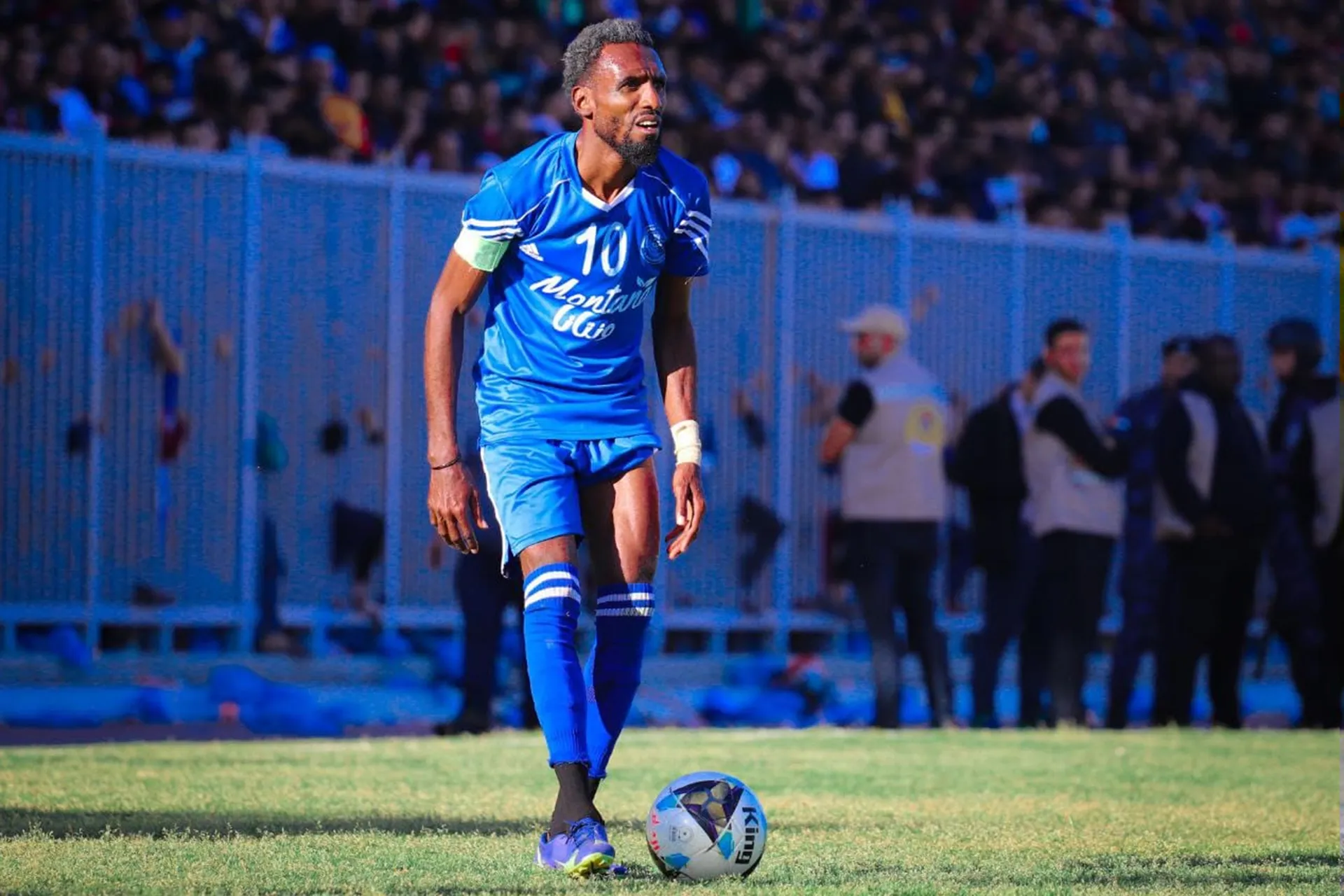 اللاعب الفلسطيني سليمان العبيد بيليه الفلسطيني فلسطين
