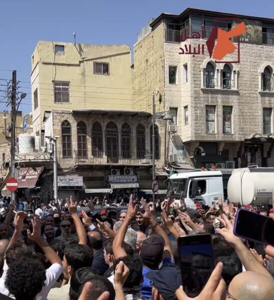 وقفة حاشدة أمام المسجد الحسيني في عمّان انتصارًا لغــزة