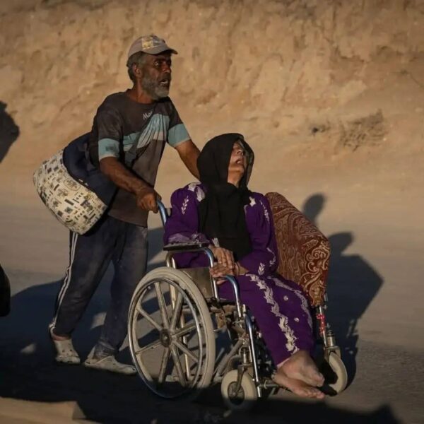 الاحتلال يجبر السكان في غزة على النزوح قسرًا تحت القصف