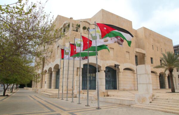 توضيح هام من أمانة عمّان بخصوص إلزامية سارية العلم