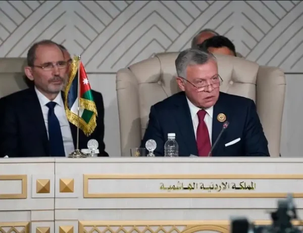 الملك في كلمته بالقمة الطارئة: ردّنا يجب أن يكون واضحاً وحاسماً ورادعاً