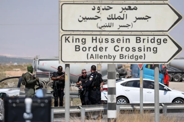 السفير الأمريكي في دولة الاحتلال ينصح رعاياه بتجنب المغادرة عبر الأردن