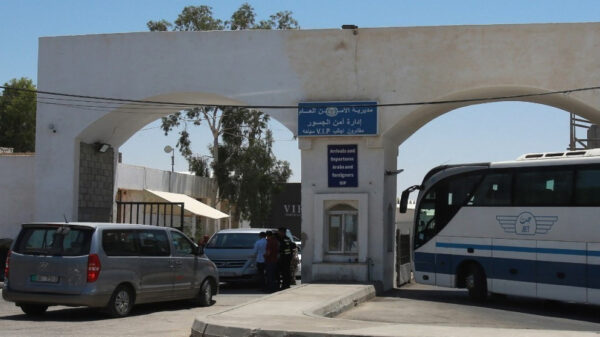 الأردن يوقف حركة المسافرين عبر جسر الملك حسين بعد إغلاقه من الجانب الآخر