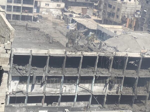إنذار المدارس وقصفها.. إعدام ما تبقى منها وتسريع دفع سكان غزة للجنوب