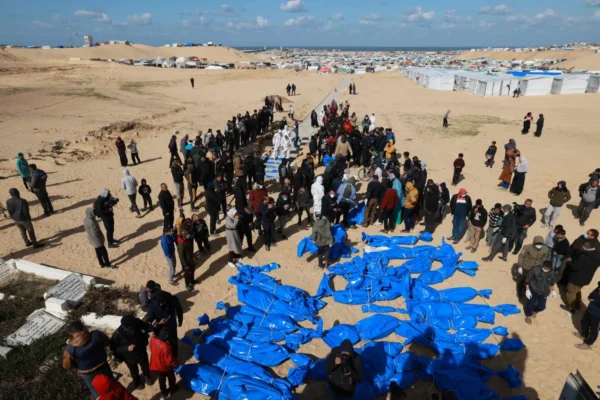 الاحتلال يفرج عن جثامين 15 شهيدًا ضمن صفقة التبادل