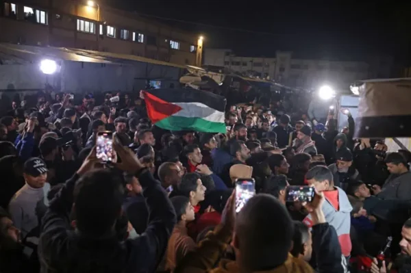 أهالي قطاع غزة يحتفلون باتفاق وقف العدوان (شاهد)